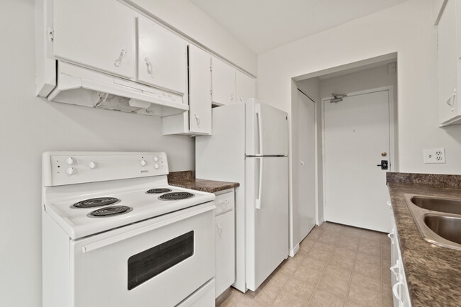 Photo du bâtiment - University Tower Apartments