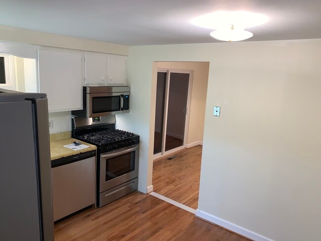 Building Photo - 4268 Sample Ct
