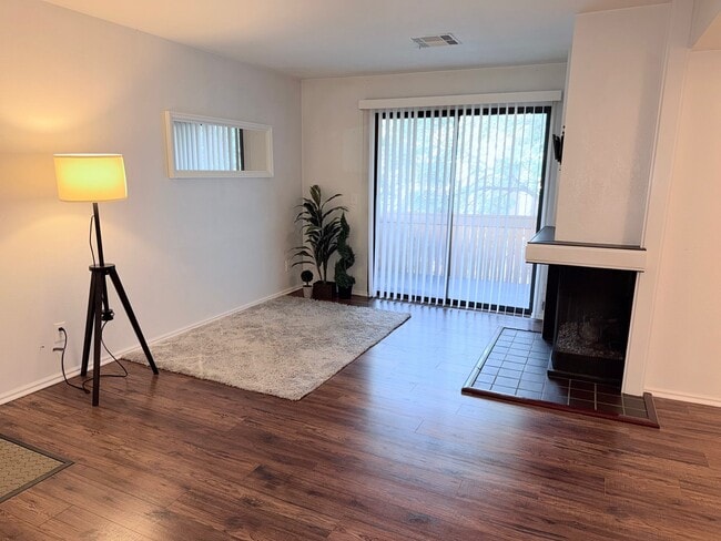 Building Photo - 6884 Countrywoods Cir