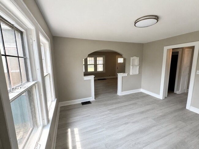 Building Photo - 510 Hilltonia Ave