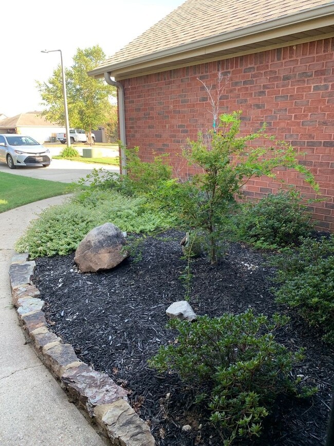 Building Photo - 3bed/2bath Home with Fenced Backyard in Valley View Schools!!!!!!