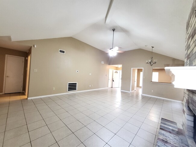 Building Photo - 16026 Barbarossa Dr