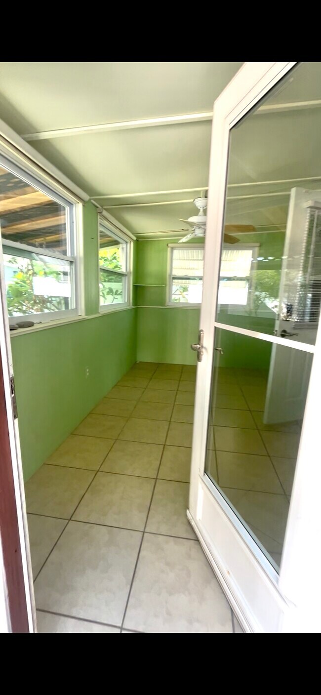 Foto del edificio - 516 Northmoor Ave N