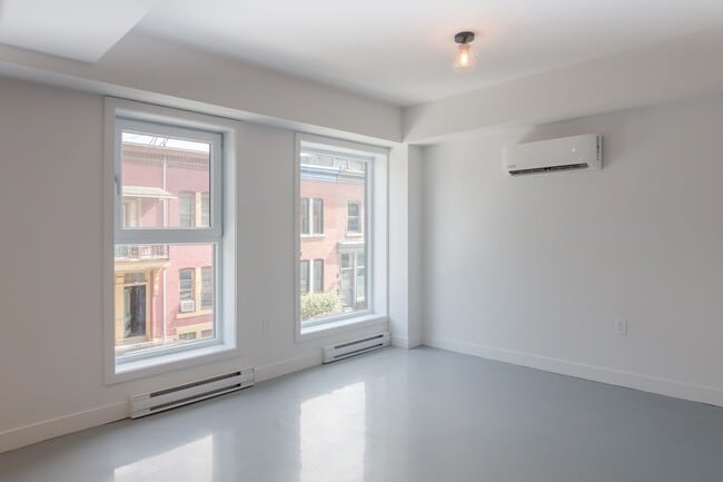 Photo du bâtiment - 4350 Av. de l'Hôtel-de-Ville
