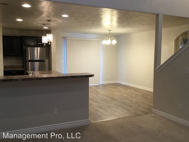 Building Photo - 5 br, 2.5 bath House - 208 E Copper Ridge St