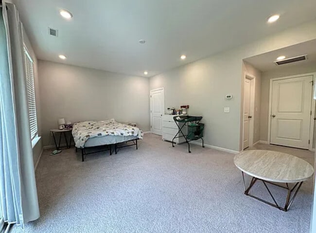 Building Photo - 1002 Manorhaven Dr