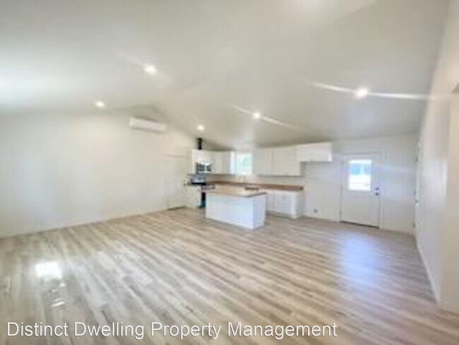 Building Photo - 3 br, 2 bath House - 1246 Hughes St.