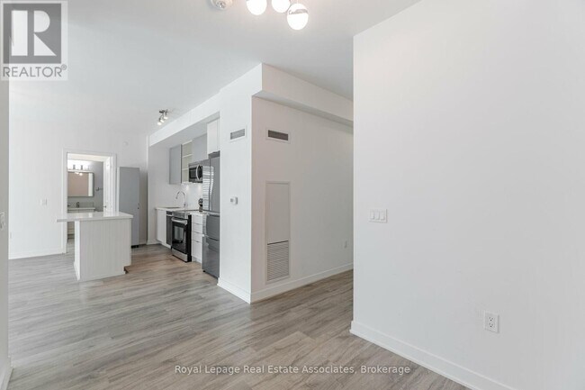 Photo du bâtiment - 4677 Glen Erin Dr