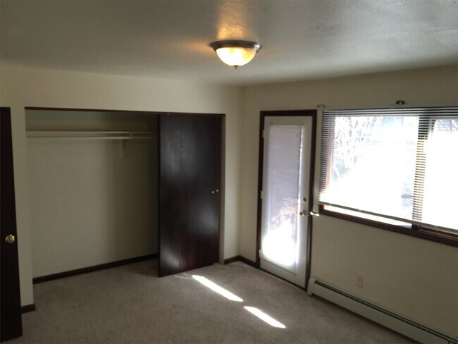 Building Photo - 734 E 76th Ave