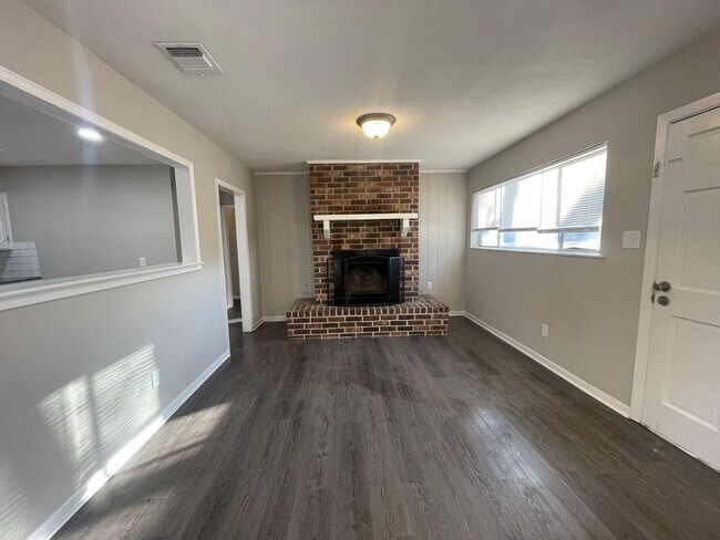 Foto del edificio - Won’t last long! Make the call today!