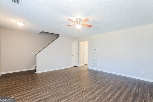 Building Photo - 2286 Strathmoor Manor Dr