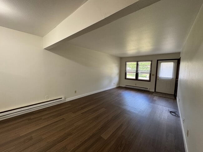 Building Photo - 3137 Runway Ave
