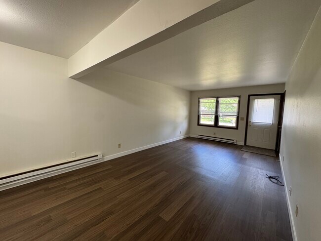 Foto del edificio - 3137 Runway Ave