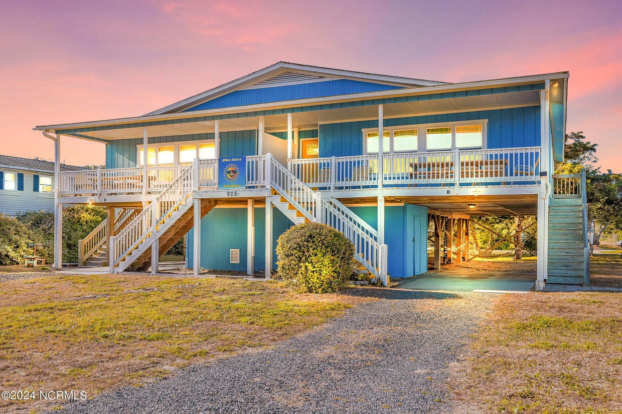 Primary Photo - 928 E Dolphin Dr