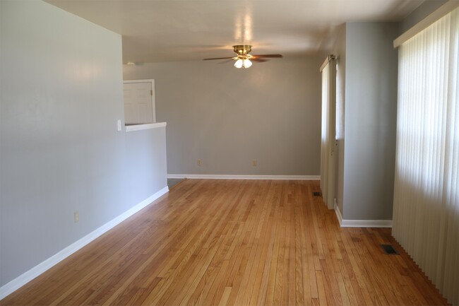 Building Photo - 1115 Cranbrook Dr