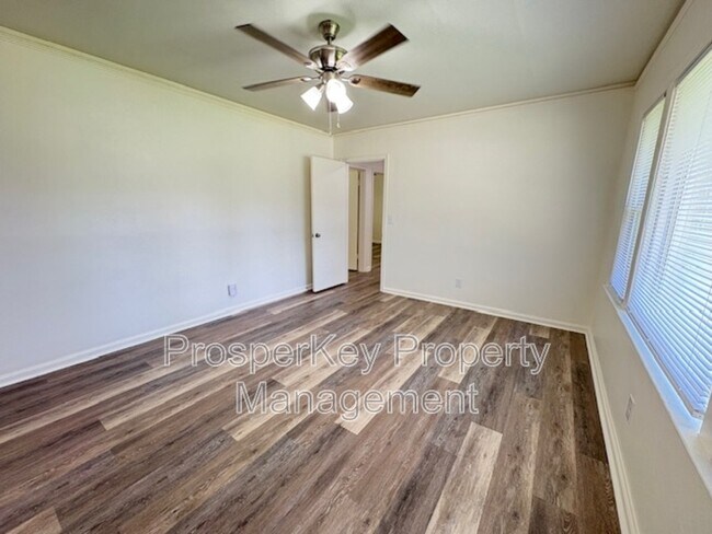 Foto del edificio - 5900 Frazier Dr
