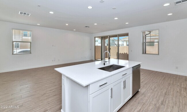 Building Photo - 9918 E Texas Ave