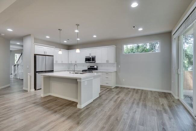 Foto del edificio - 5 Bed PLUS Bonus Space with hot tub in Mar...