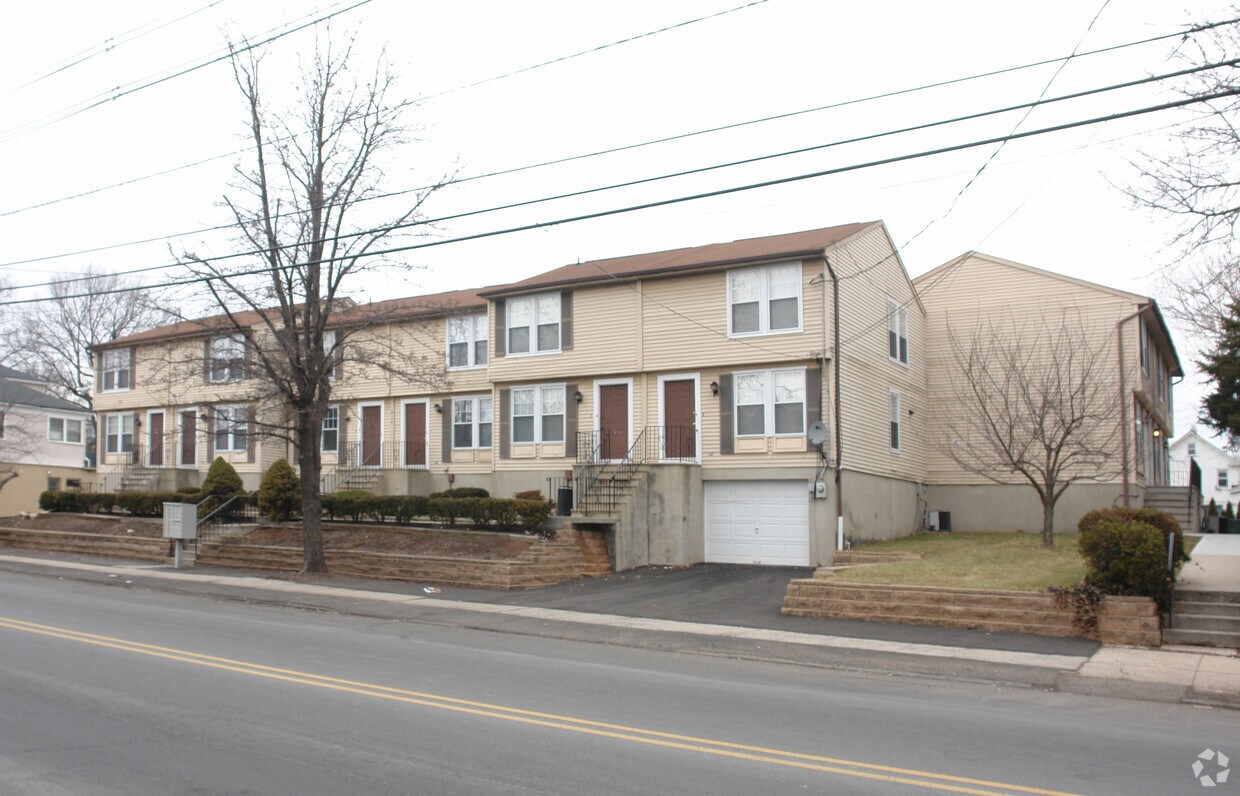 Primary Photo - 419 W Grand Ave