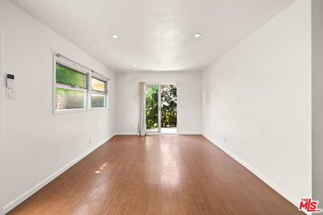 Foto del edificio - 3544 Division St