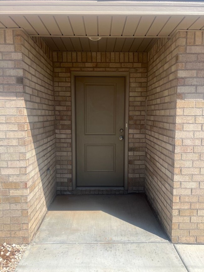 Building Photo - 3/2/1 Move in Ready!