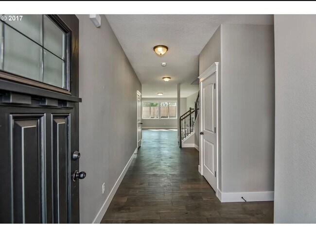 Foto del edificio - Available Now!  Newer Home in Desirable Neighborhood.