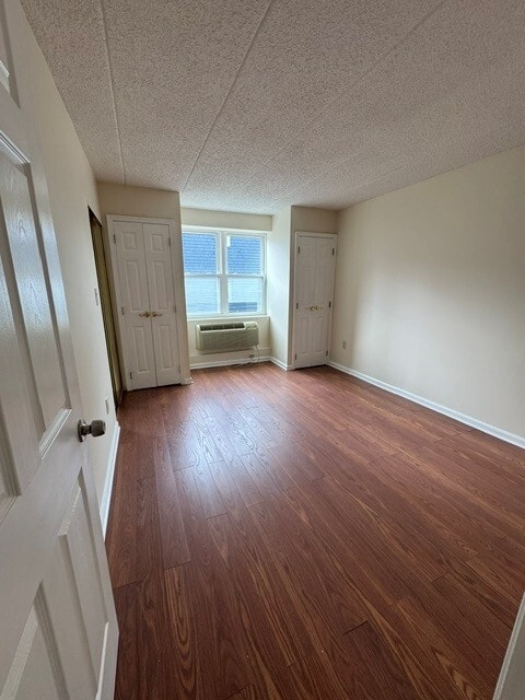 Foto del edificio - 999 Forest Ave