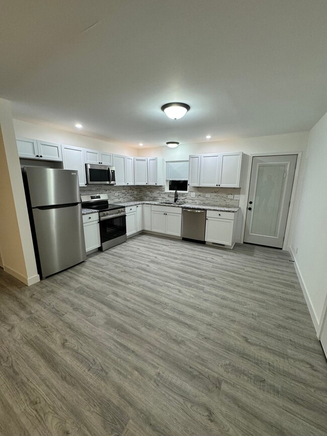 Building Photo - 306 S Hemlock St