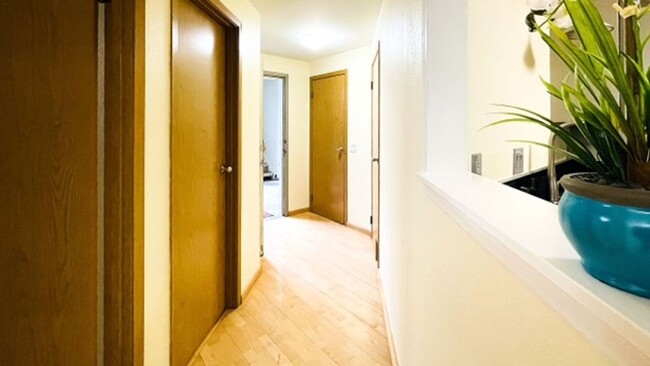 Foto del edificio - Special $500 off rent!!!!   Light & bright...