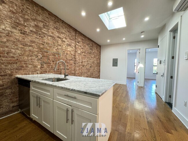 Foto del edificio - 1382 Flatbush Ave