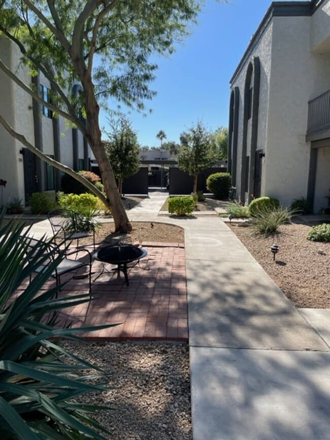 Building Photo - Old Town Scottsdale townhome- 2 bd 2 bath-...