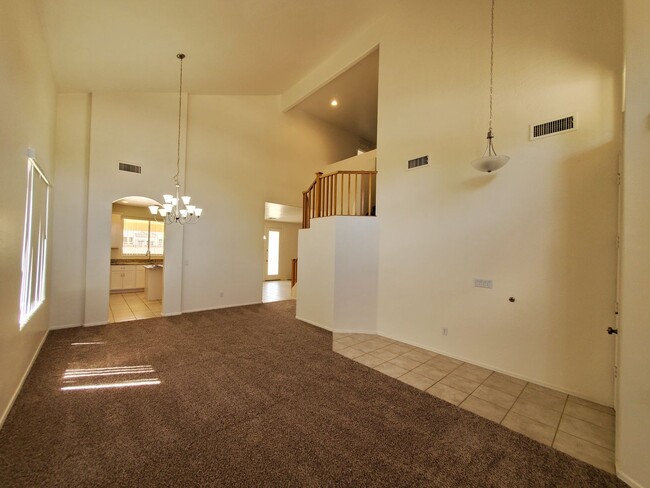 Foto del edificio - REMODELED 5 BEDROOM IN WINDMILL RANCH