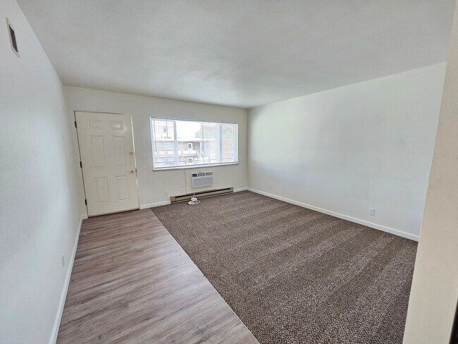 Foto del edificio - Newly Renovated One Bedroom Apartment- FREE rent for the month of July!