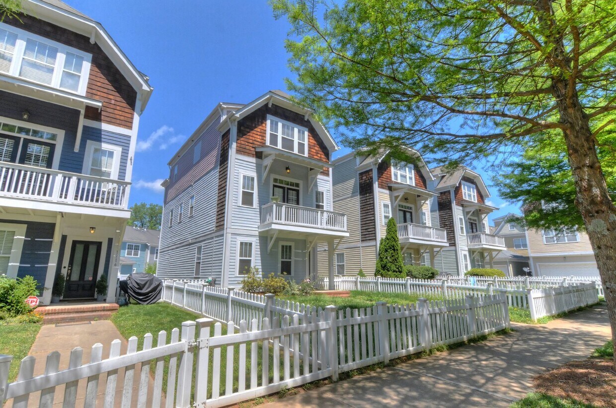 Foto principal - Highly Desirable 3-Story 3Br/3.5Bth 2-Car ...