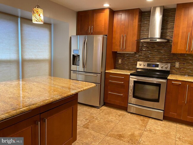 Building Photo - 19 Hunting Horn Cir