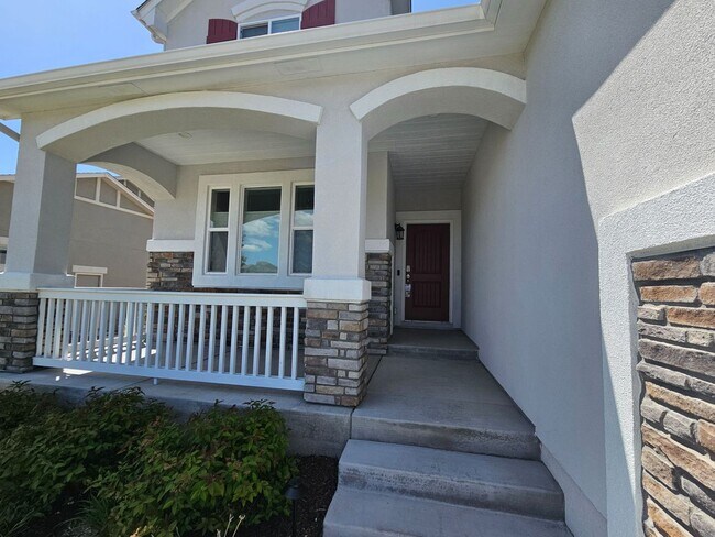 Building Photo - $3939 | 5BR/4BA | Beautiful Dog Friendly H...