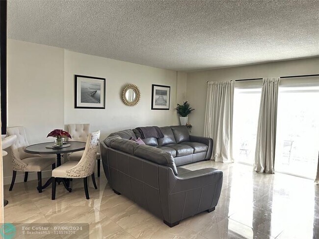 Foto del edificio - 2900 NE 30th St