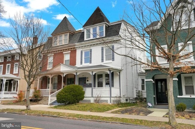 Building Photo - 413 Gay St