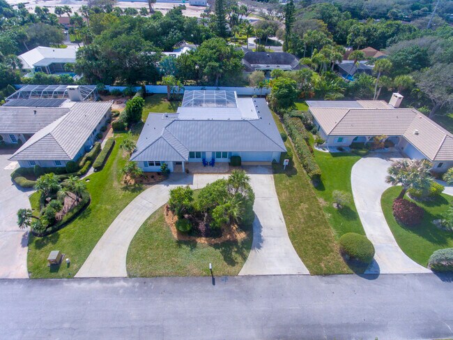 Building Photo - 925 Pebble Ln