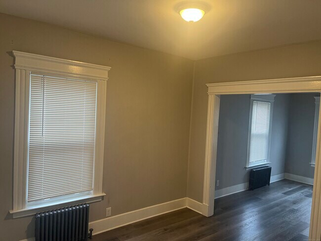 Building Photo - 252 William St