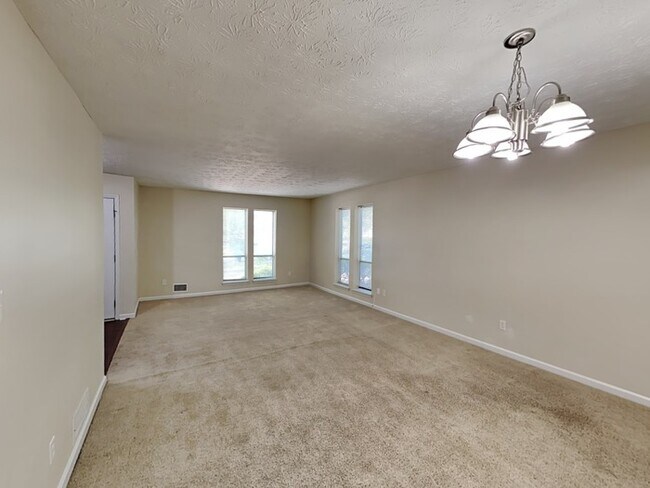 Foto del edificio - Spacious Home on Private Lot!