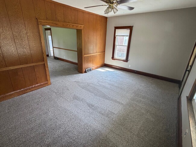 Foto del edificio - 1742 Midland Ave