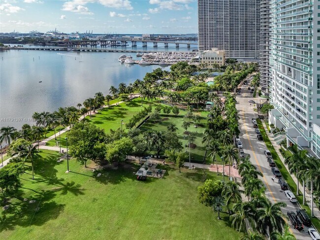 Building Photo - 1900 N Bayshore Dr