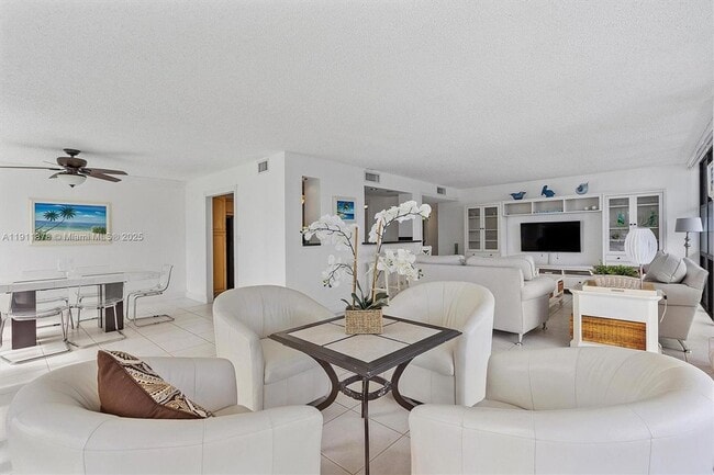 Foto del edificio - 1000 Parkview Dr