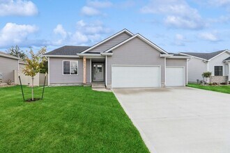 Building Photo - 2517 NW Woodbury Dr