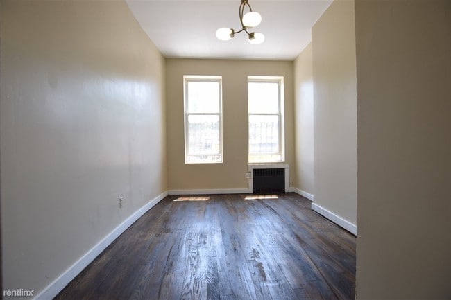 Building Photo - 355 Chauncey St