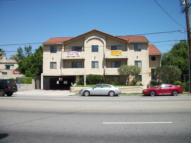 Building Photo - 6924 Woodman Ave