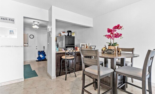 Building Photo - 1950 W 54th St