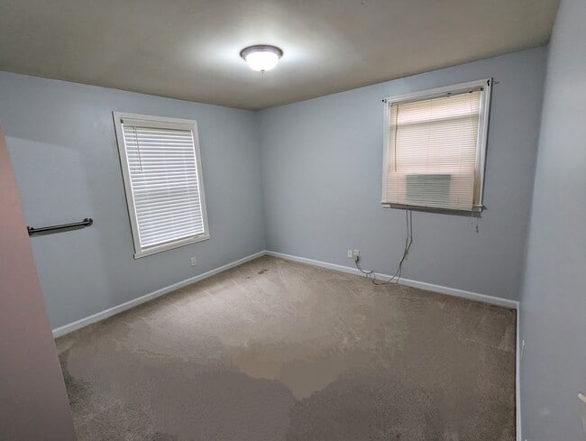 Building Photo - 3213 Lagrange Dr
