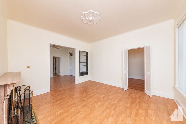 Foto del edificio - 3300 N Racine Ave